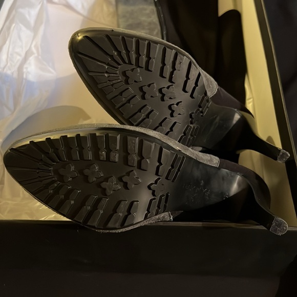 TAHARI Black & Grey Stretch High Heel Boots - size 7 - Picture 5 of 8